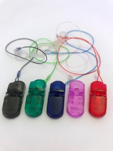 Pojedyncza zawieszka "niewidzialna" do procesora mowy lub aparatu słuchowego